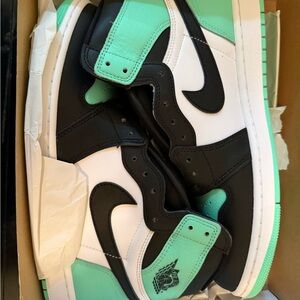 Air Jordan 1 Retro High OG 'Green Glow'